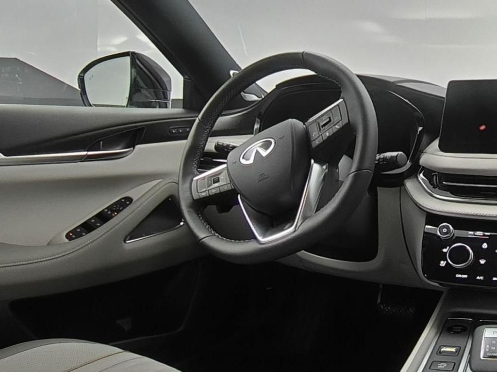 New 2027 2T RAD WHT INFINITI Autograph AWD image 31