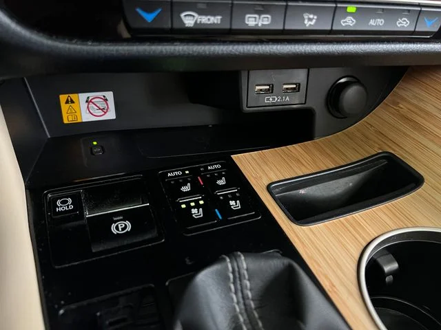 Used 2022 Eminent White Pearl Lexus 350L image 25