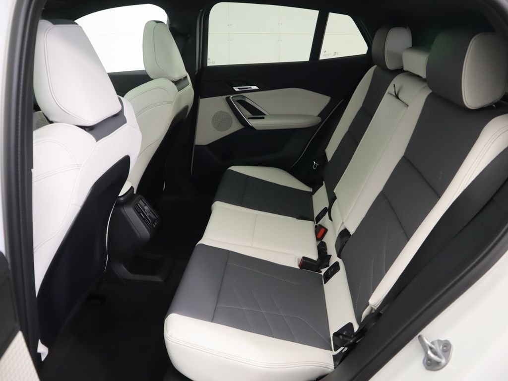 Used 2026 Alpine White BMW xDrive28i image 23