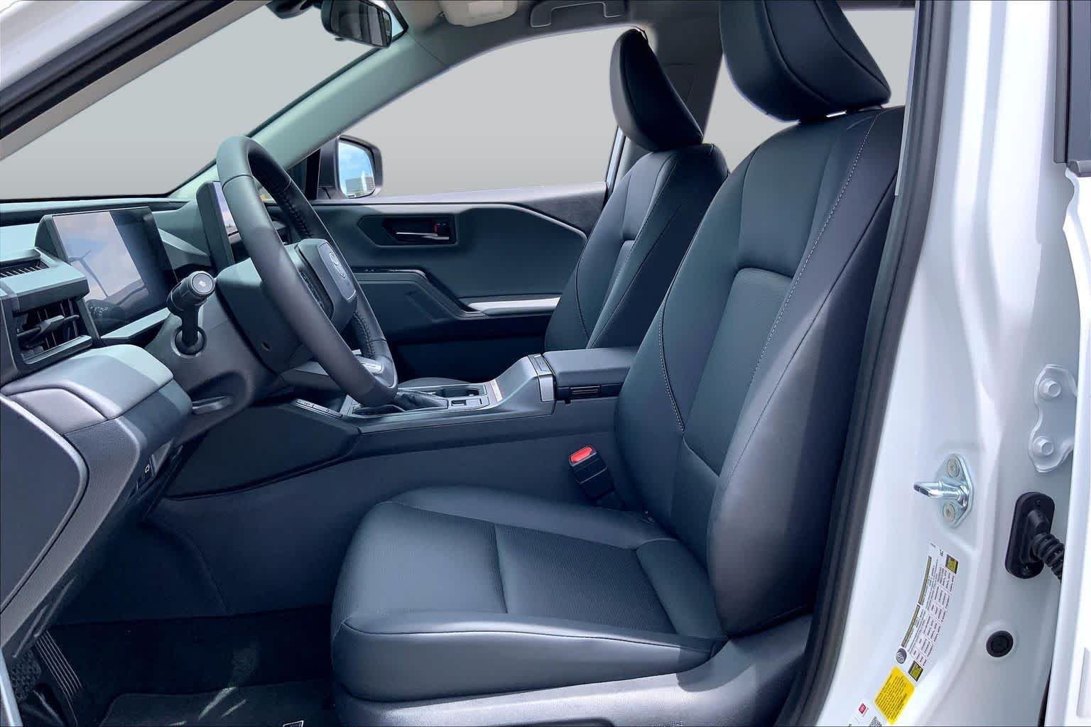 Used 2026 Ice Cap Toyota XLE Premium image 8