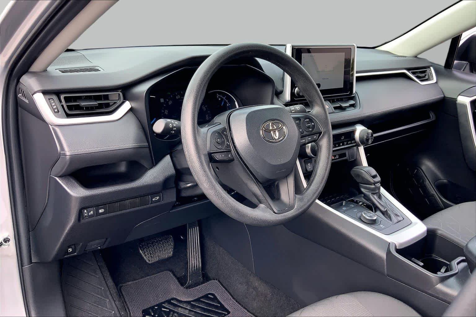 Used 2024 Silver Sky Metallic Toyota Hybrid XLE image 17