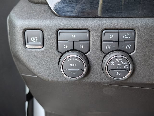 Used 2025 Summit White Chevrolet LT image 17
