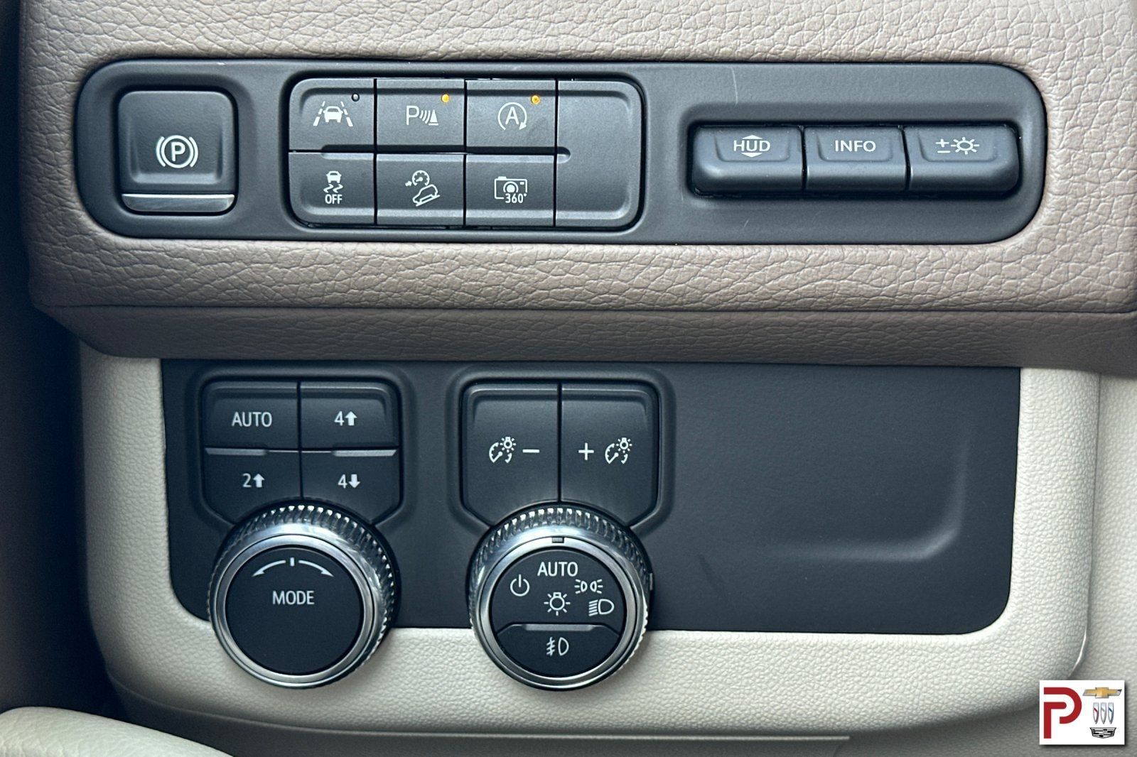Used 2024 White GMC Denali image 33