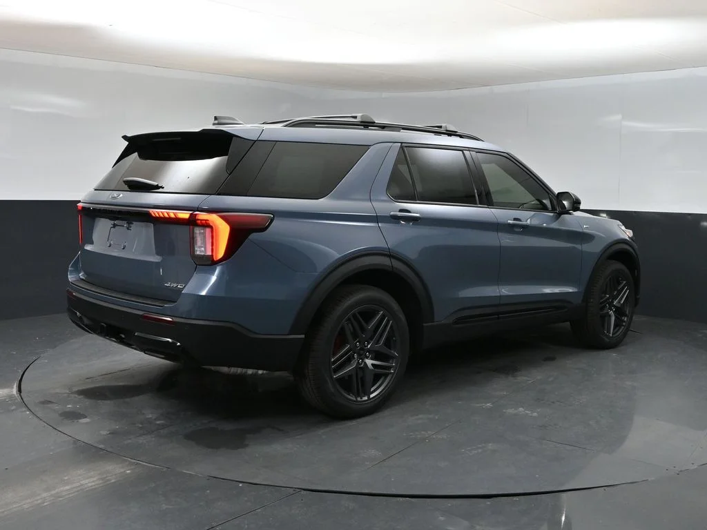 New 2026 Blue Ford ST-Line image 2