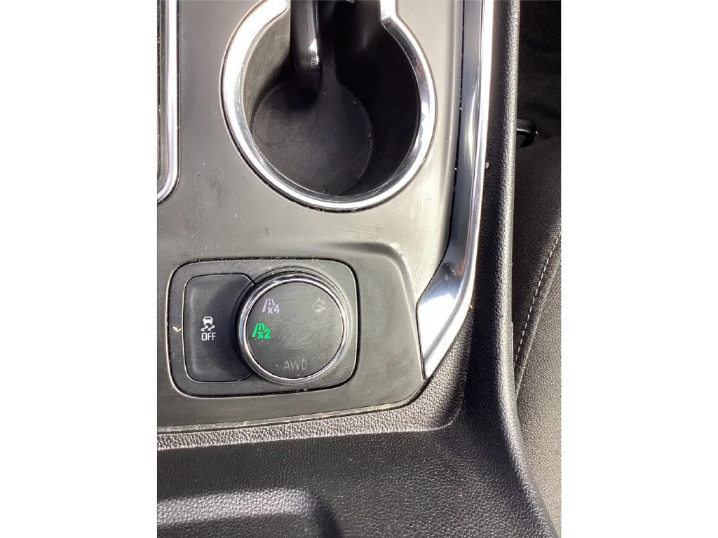 Used 2021 SILVER ICE METALLIC Chevrolet LT Cloth image 32