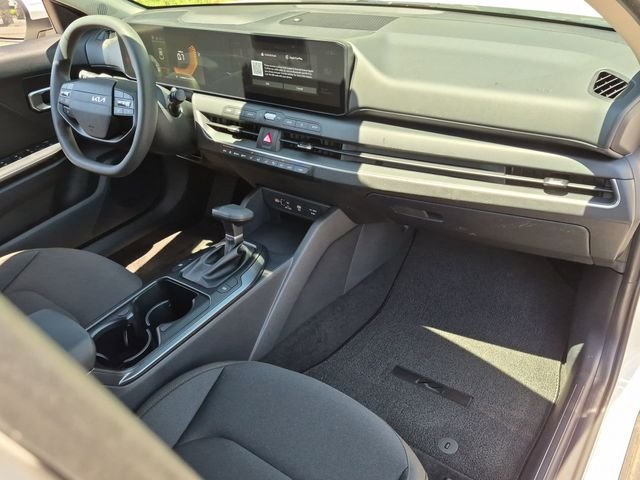 New 2026 Snow White Pearl Kia LXS image 27