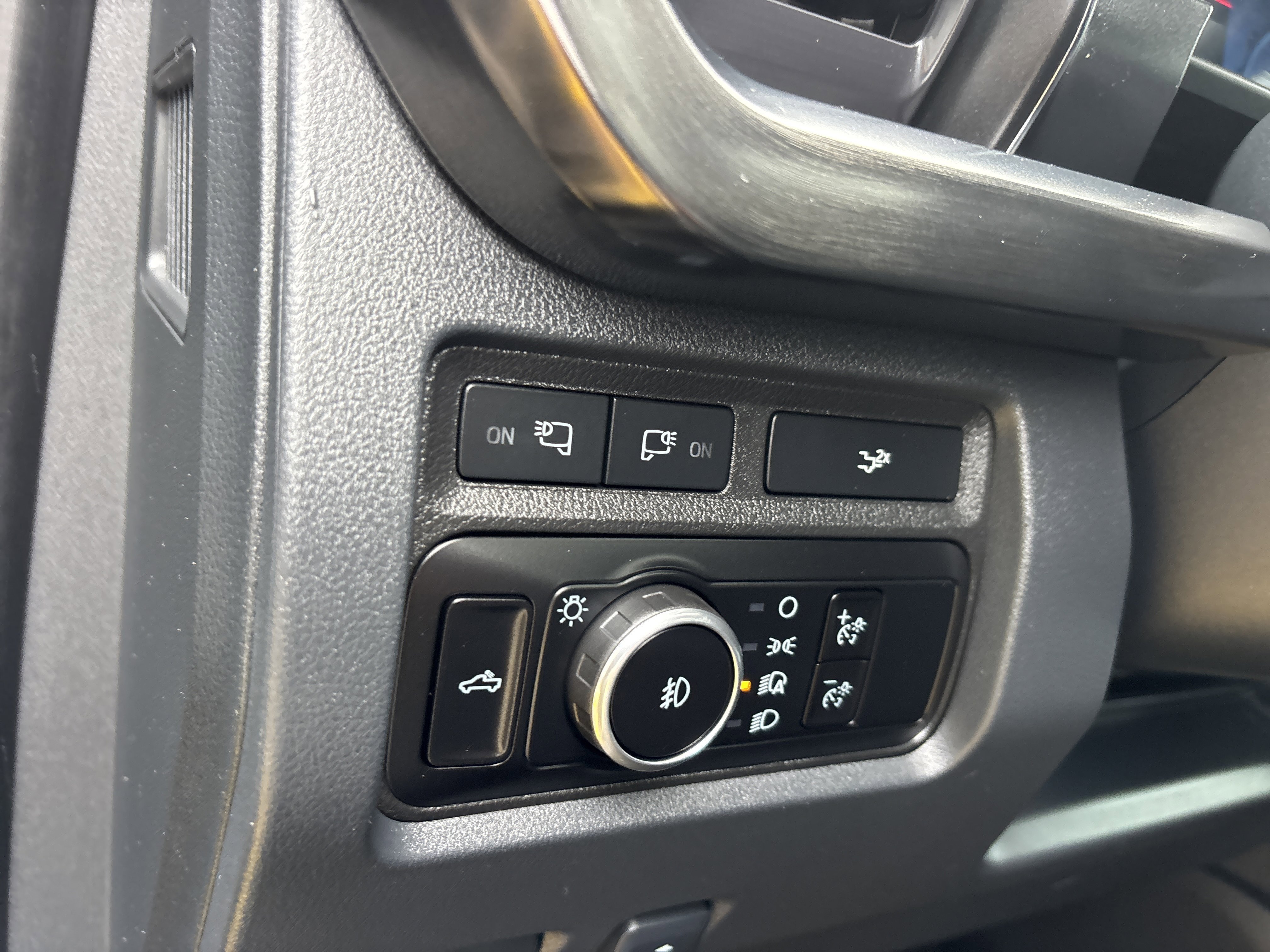 Used 2023  Ford XL image 32