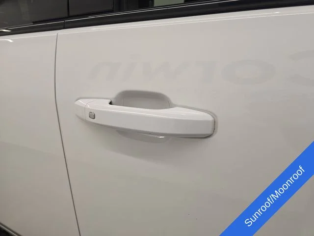 Used 2025 Summit White GMC AT4 image 8