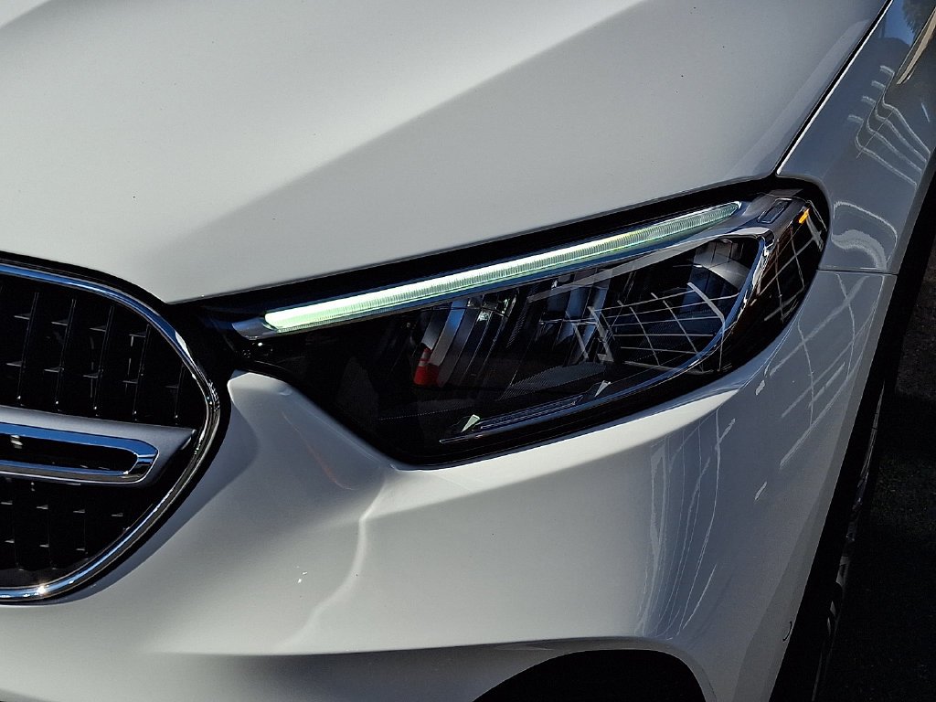 New 2027 Polar White Mercedes-Benz GLC 300 image 9