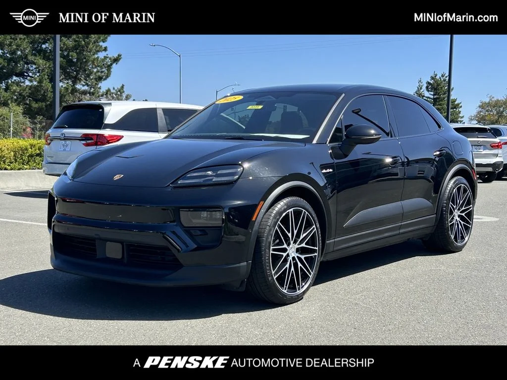 2025 Porsche Macan Macan Electric's photo