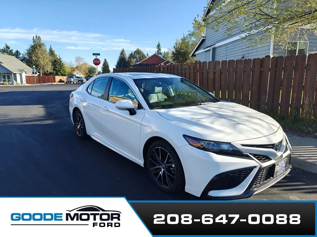 2024 Toyota Camry SE AWD's photo