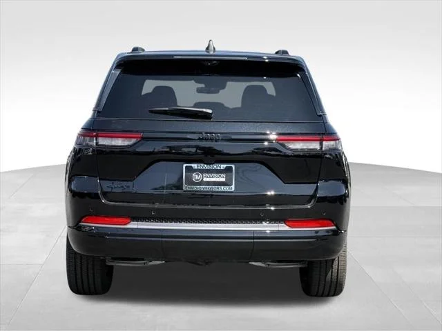 New 2026 Diamond Black Crystal Pearl-Coat Exterior Paint Jeep Limited Reserve image 8