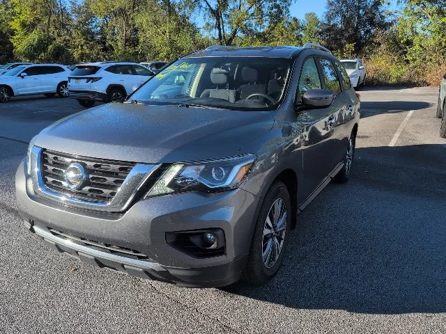 Used 2020  Nissan SV image 3