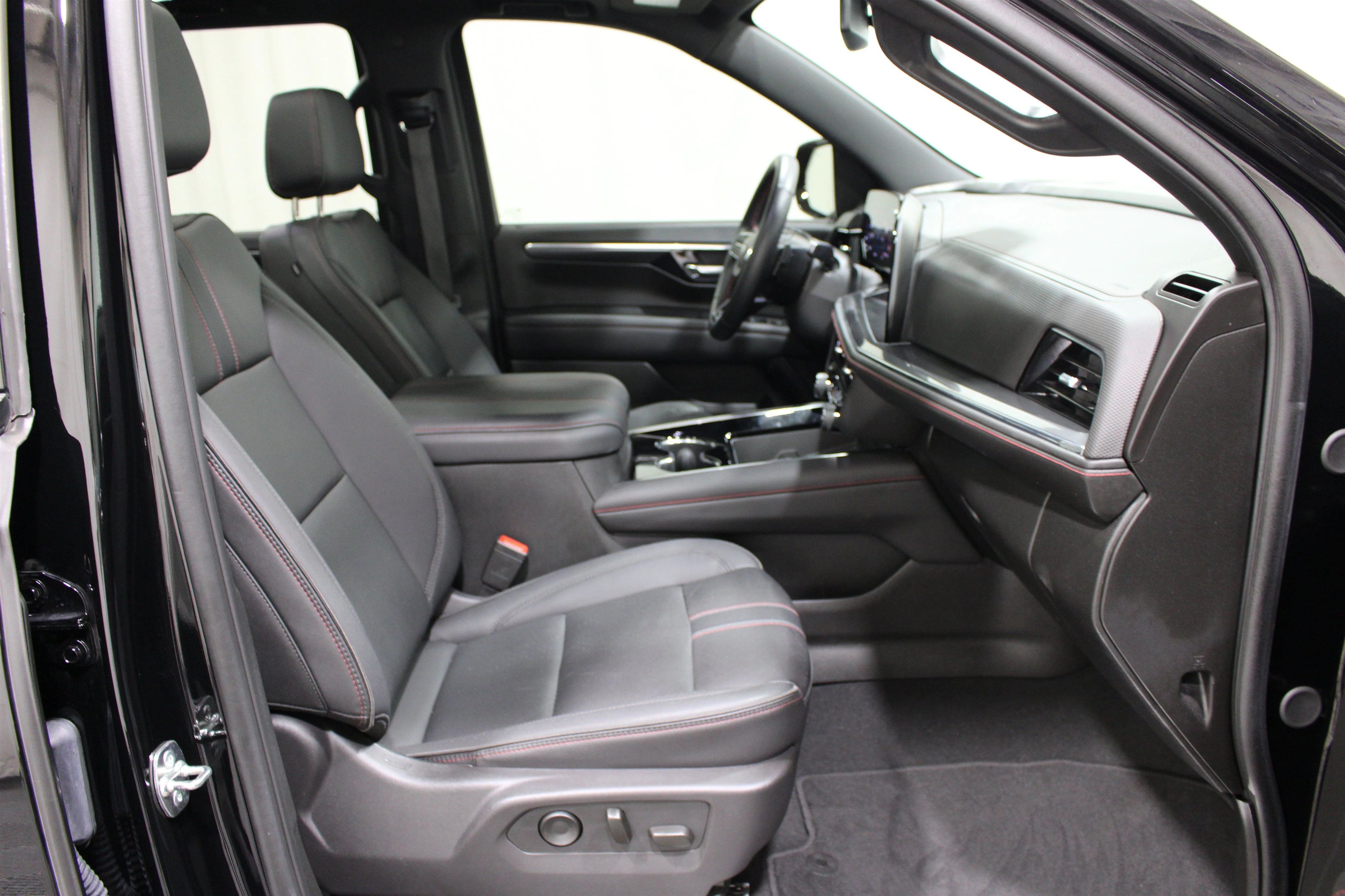 2025 Chevrolet Tahoe RST - Photo 26