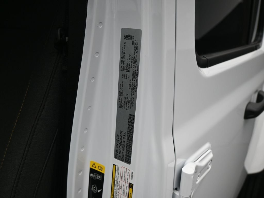 New 2025 Bright White Clear-Coat Exterior Paint Jeep Sport S image 19