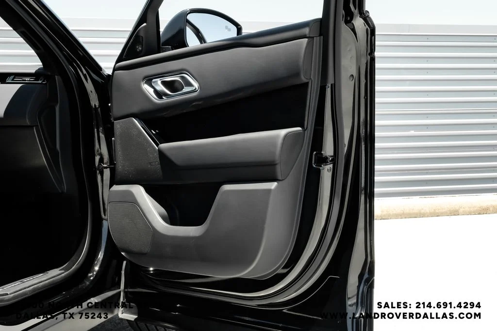 Used 2026 Black Land Rover Dynamic SE image 43