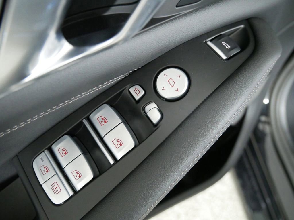 Used 2026 Black Sapphire Metallic BMW xDrive40i image 35
