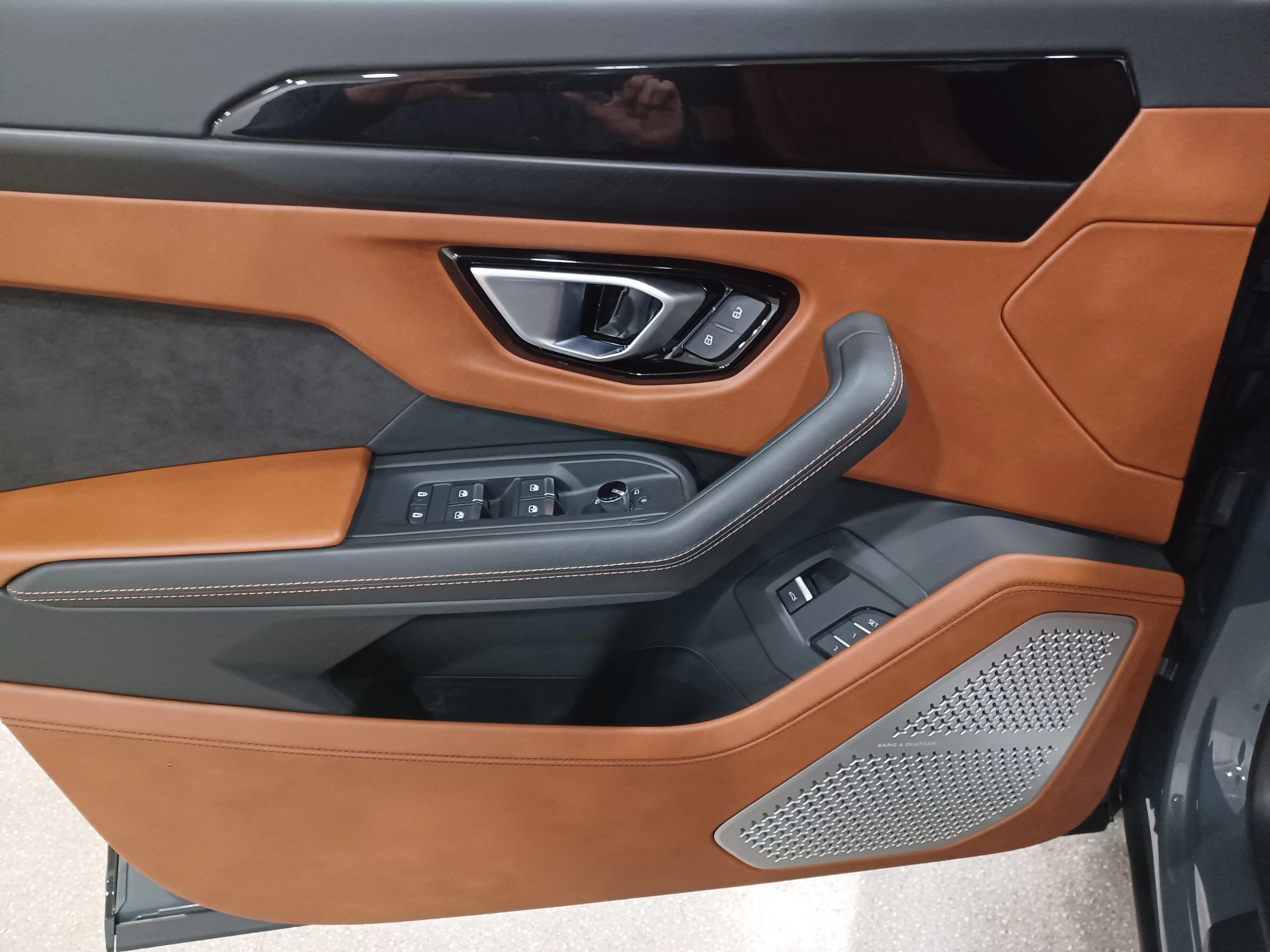 Used 2022 Grigio Telesto Lamborghini *NO LUX TAX!!! | Grigio Telesto | Marrone Eklipsis | Nav | Heads Up Display | Pano Roof image 8