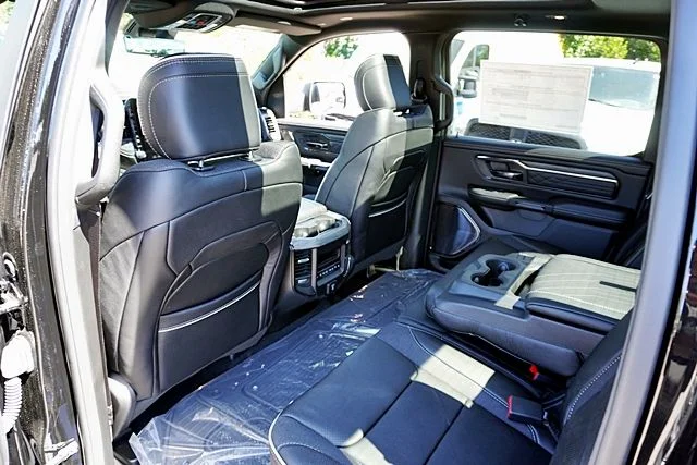 New 2026 Diamond Black Crystal Pearl-Coat Exterior Paint RAM Limited image 27