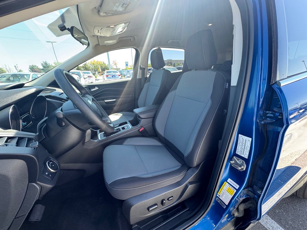 Used 2018 Lightning Blue Metallic Ford SE image 12