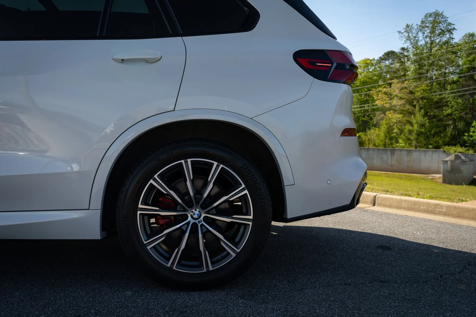 Used 2024 White BMW xDrive40i image 6