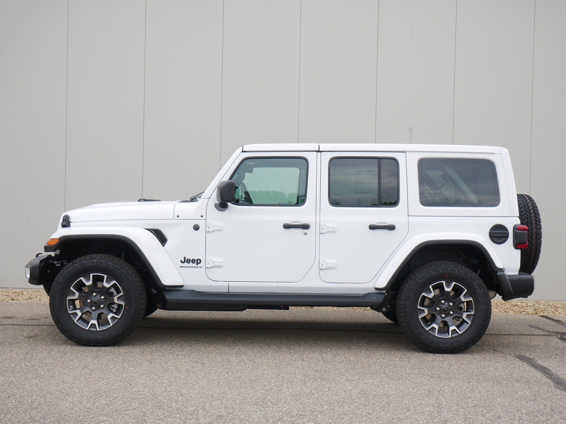 New 2026 Bright White Clear-Coat Exterior Paint Jeep Sahara image 2