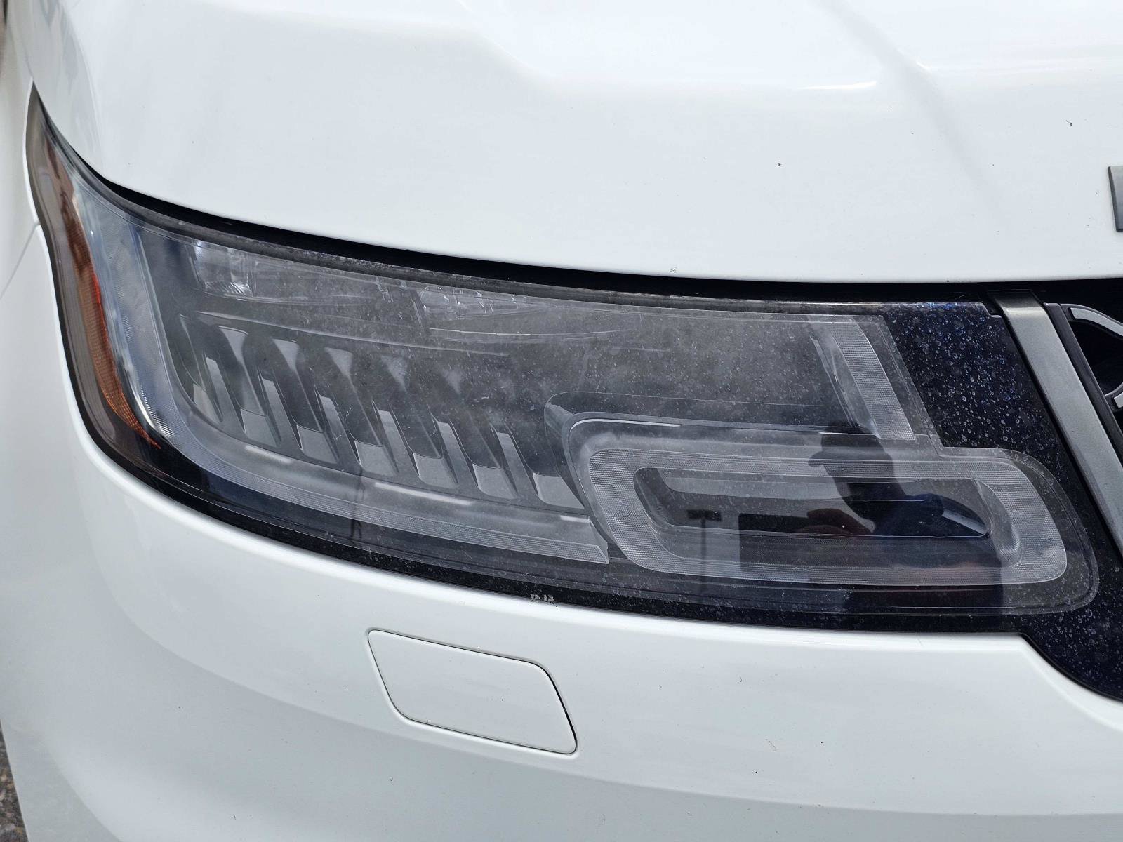 Used 2021 White Land Rover HSE Silver Edition image 4