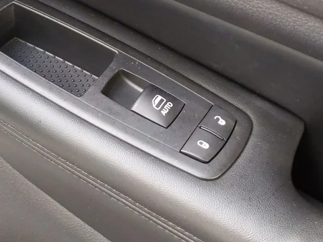 Used 2018 White Jeep Laredo E image 37