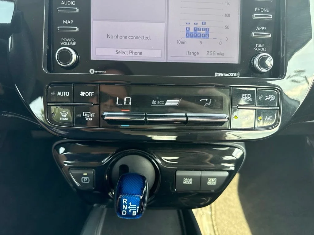 Used 2022 Silver Toyota L Eco image 17