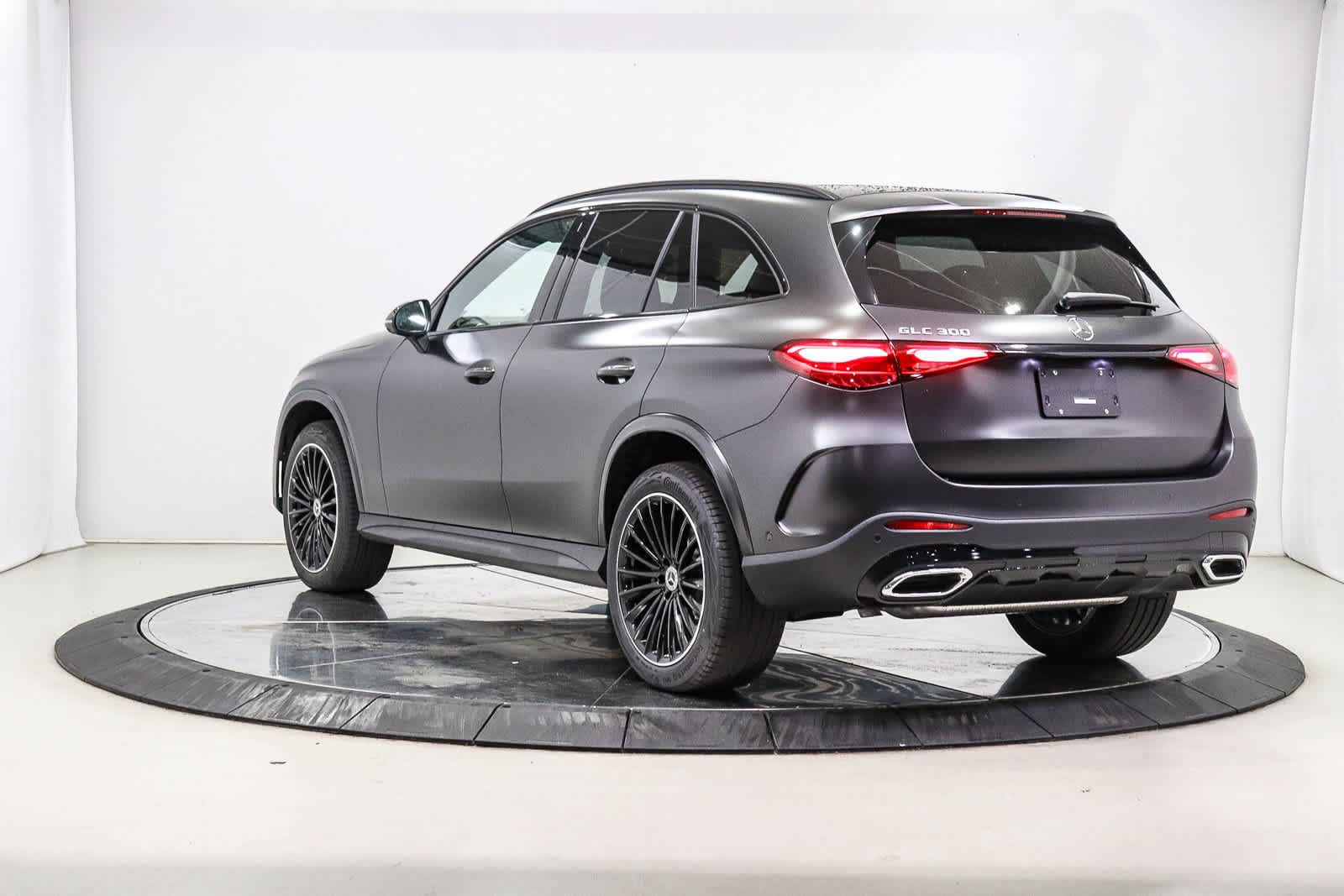 New 2027 MANUFAKTUR exclusive graphite grey magno Mercedes-Benz GLC 300 image 2