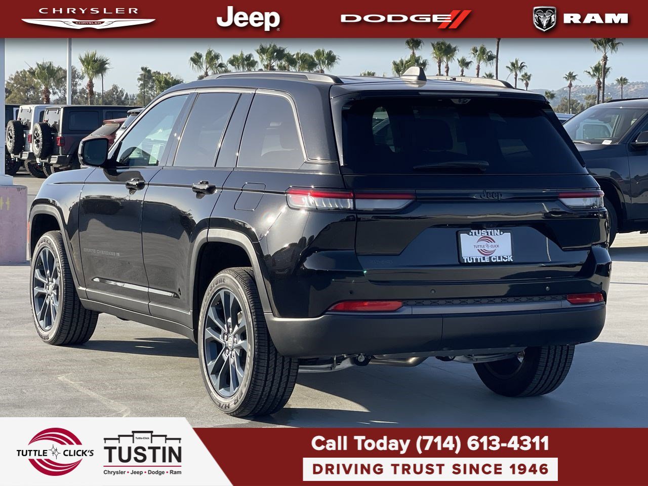 New 2026 Diamond Black Crystal Pearl-Coat Exterior Paint Jeep 85th Anniversary Edition image 4