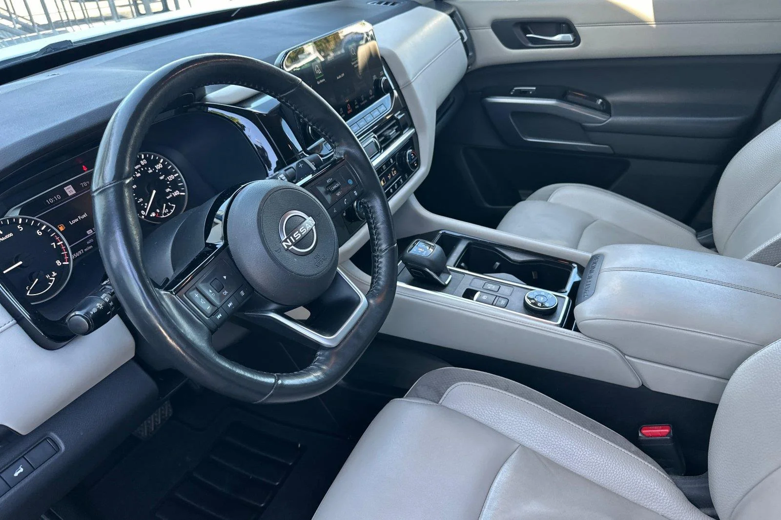 Used 2022 Pearl White Tricoat Nissan SL image 10