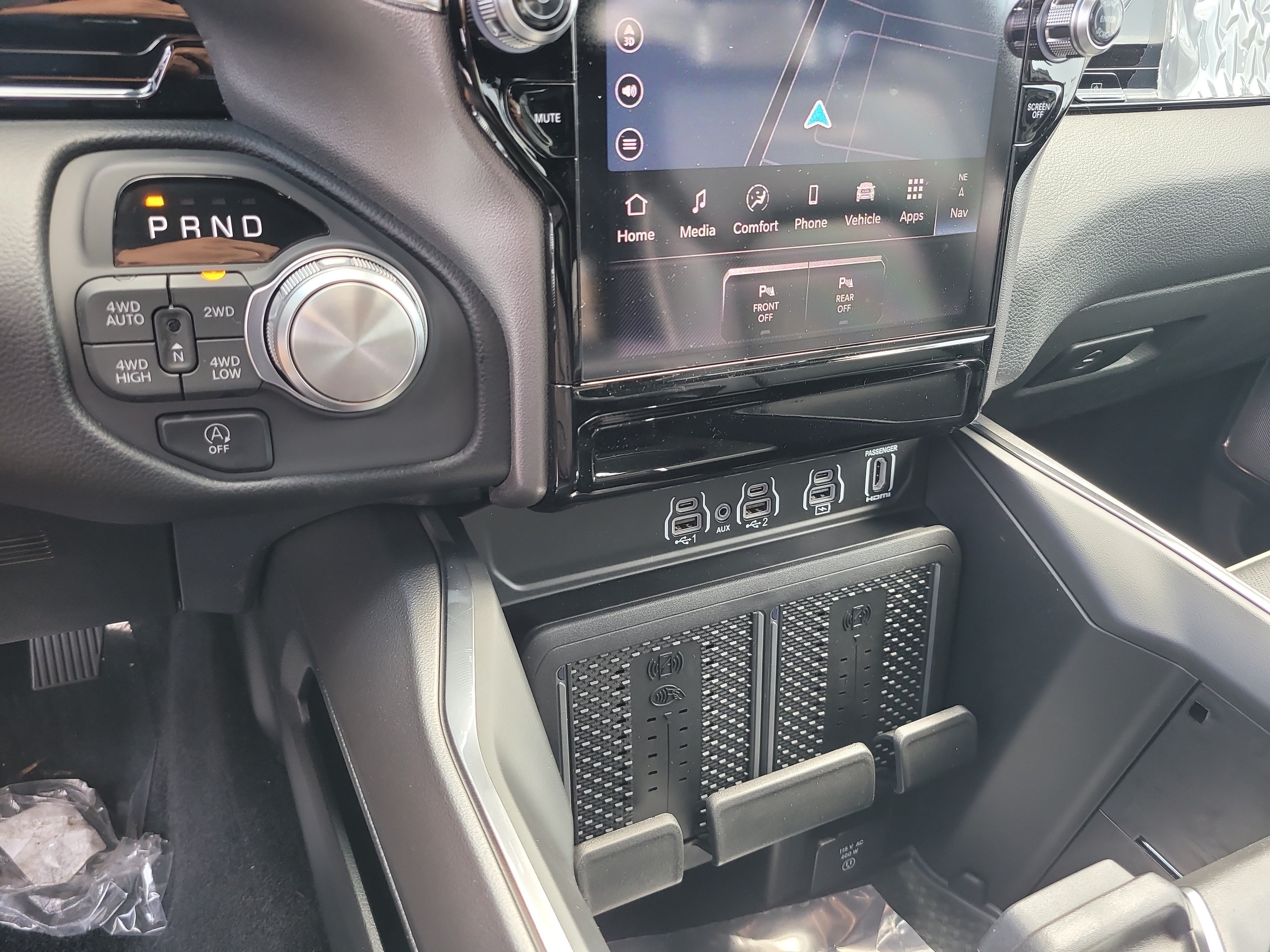 New 2026 Diamond Black Crystal Pearl-Coat Exterior Paint RAM Laramie image 18
