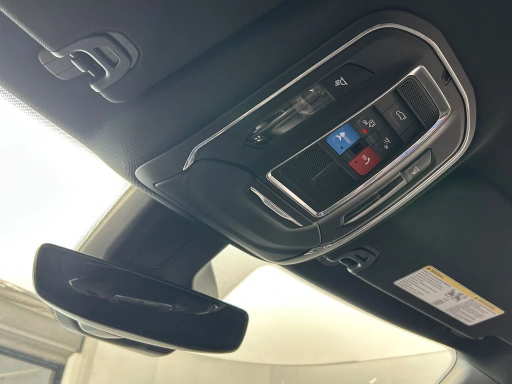 Used 2023 Diamond Black Crystal Pearlcoat Jeep Base image 22