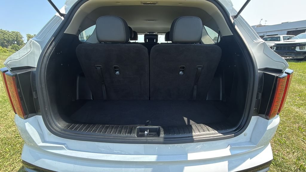 Used 2022 White Kia S image 26