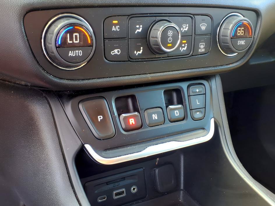 Used 2019 Ebony Twilight Metallic GMC SLT image 21