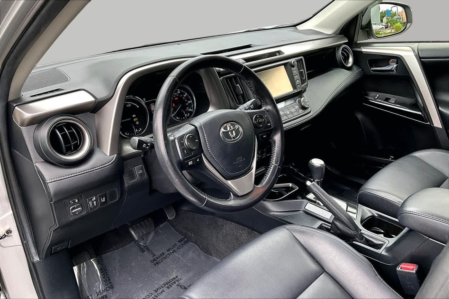 Used 2016 Classic Silver Metallic Toyota Limited image 18