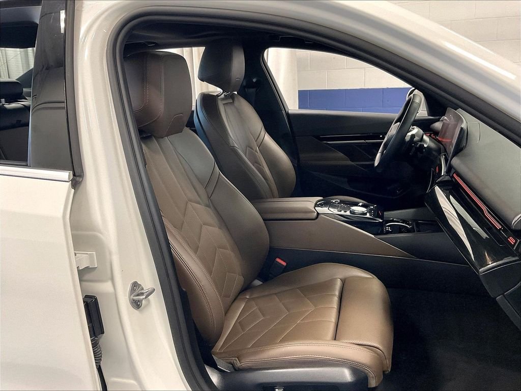 Used 2026 White BMW 530i xDrive image 11