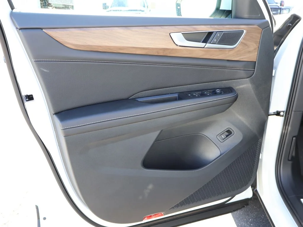 New 2026 White Volkswagen 2.0T SE w/Technology image 24