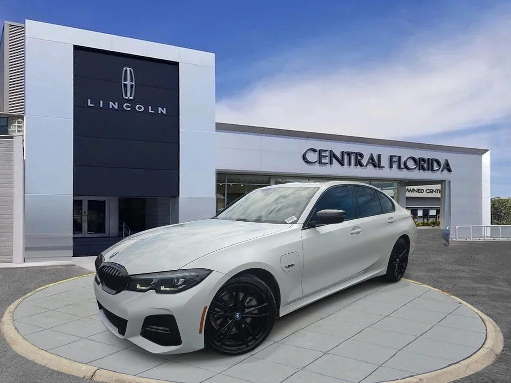 Used 2022 White BMW 330e xDrive image 30