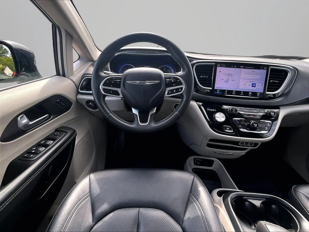 Used 2024 Silver Chrysler Touring L image 6