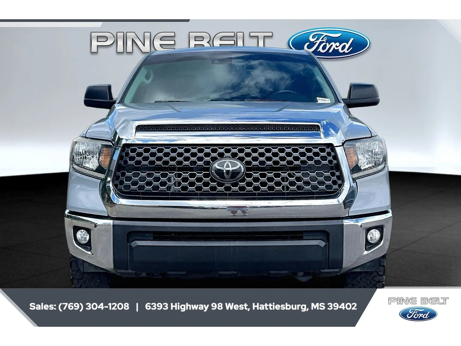 Used 2020 Cement Toyota SR5 image 3