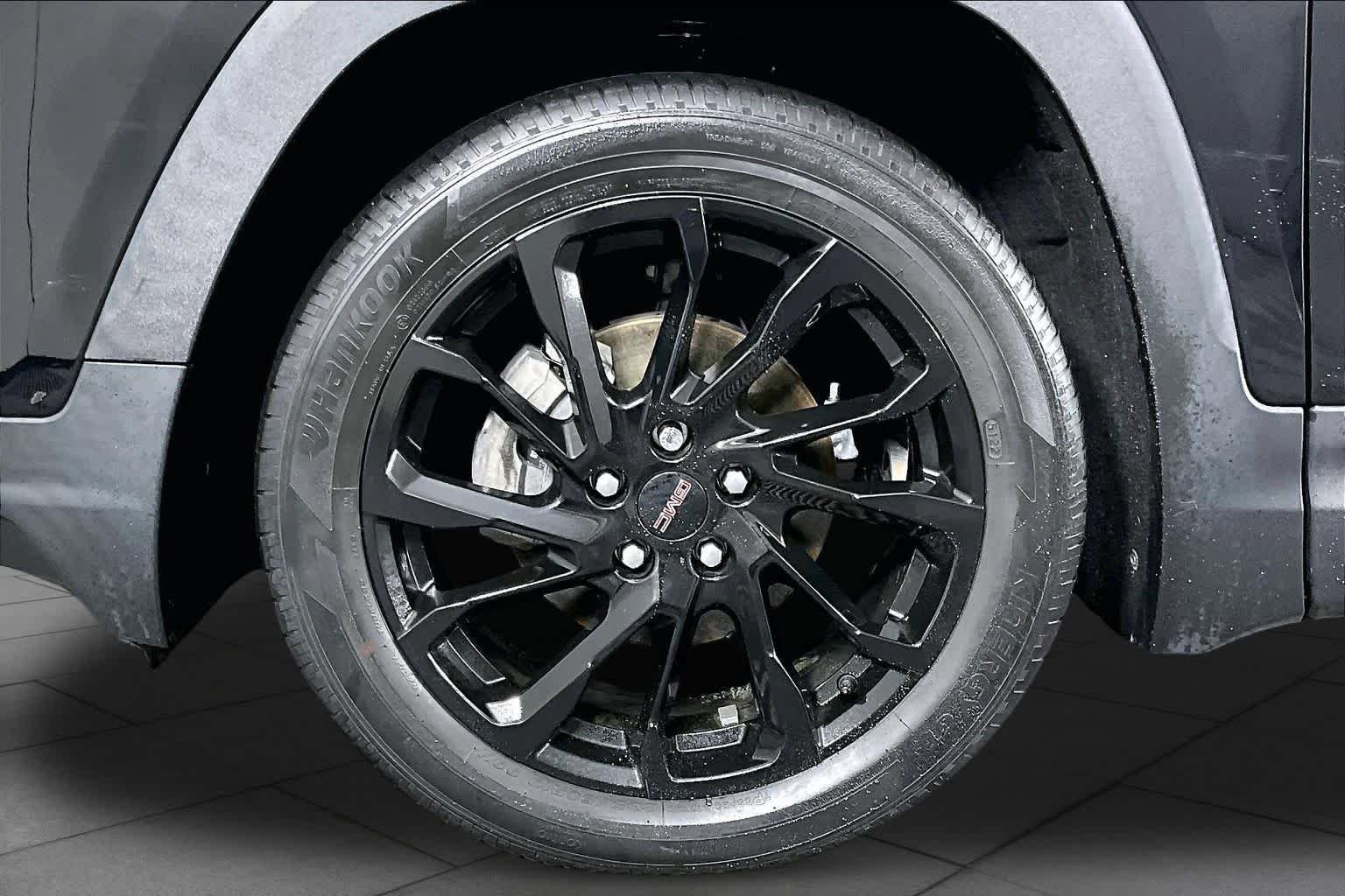 Used 2023 Ebony Twilight Metallic GMC SLE image 10