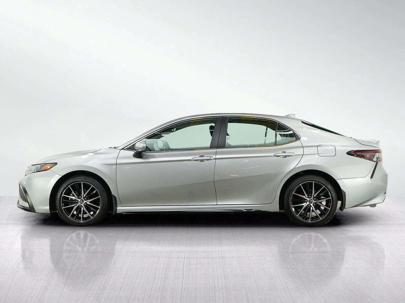 Used 2024 Toyota Camry SE with VIN 4T1G11AK8RU220831 for sale in Minneapolis, Minnesota