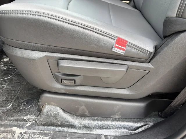 New 2026 Bright White Clear-Coat Exterior Paint RAM Tradesman image 18