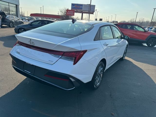 New 2026 White Hyundai Blue image 35