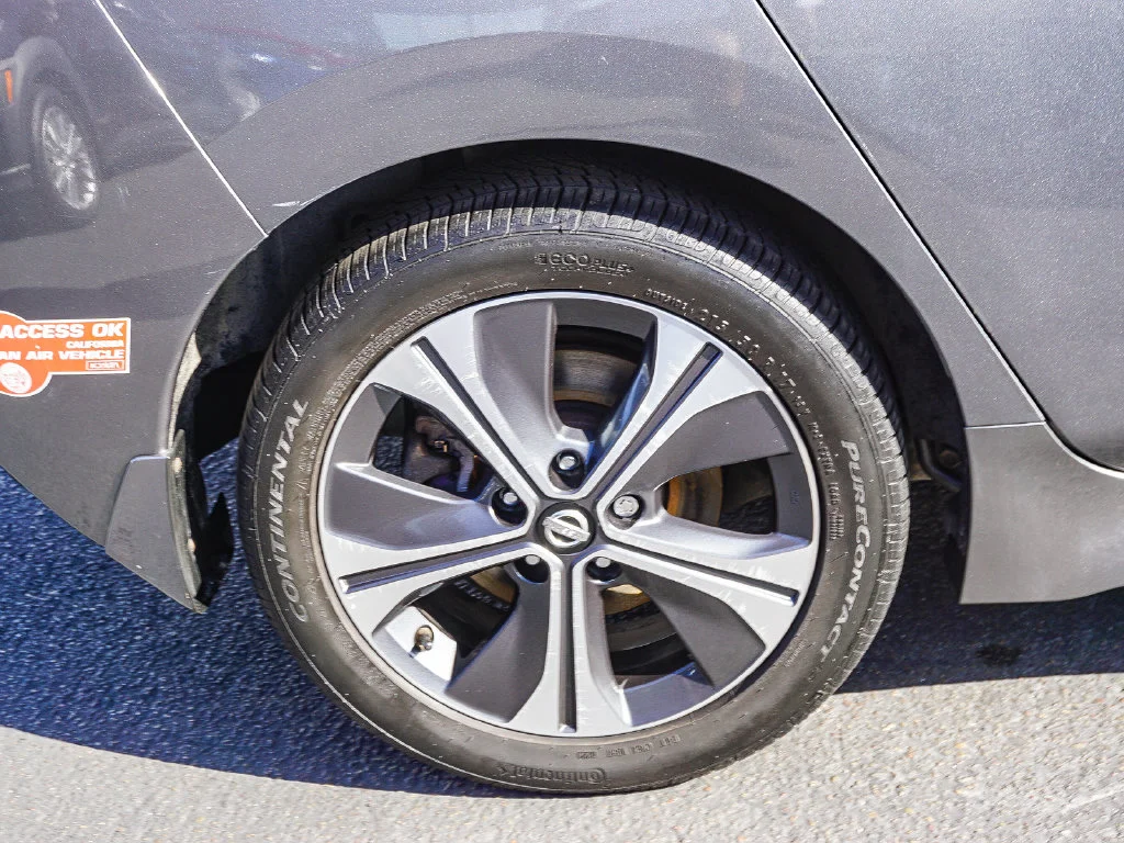Used 2018 Gray Nissan SL image 9