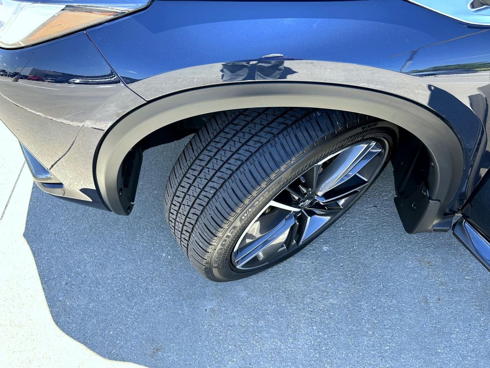 Certified Used 2023 Blue INFINITI LUXE image 23