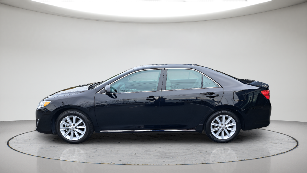 Used 2014 Black Toyota XLE image 8