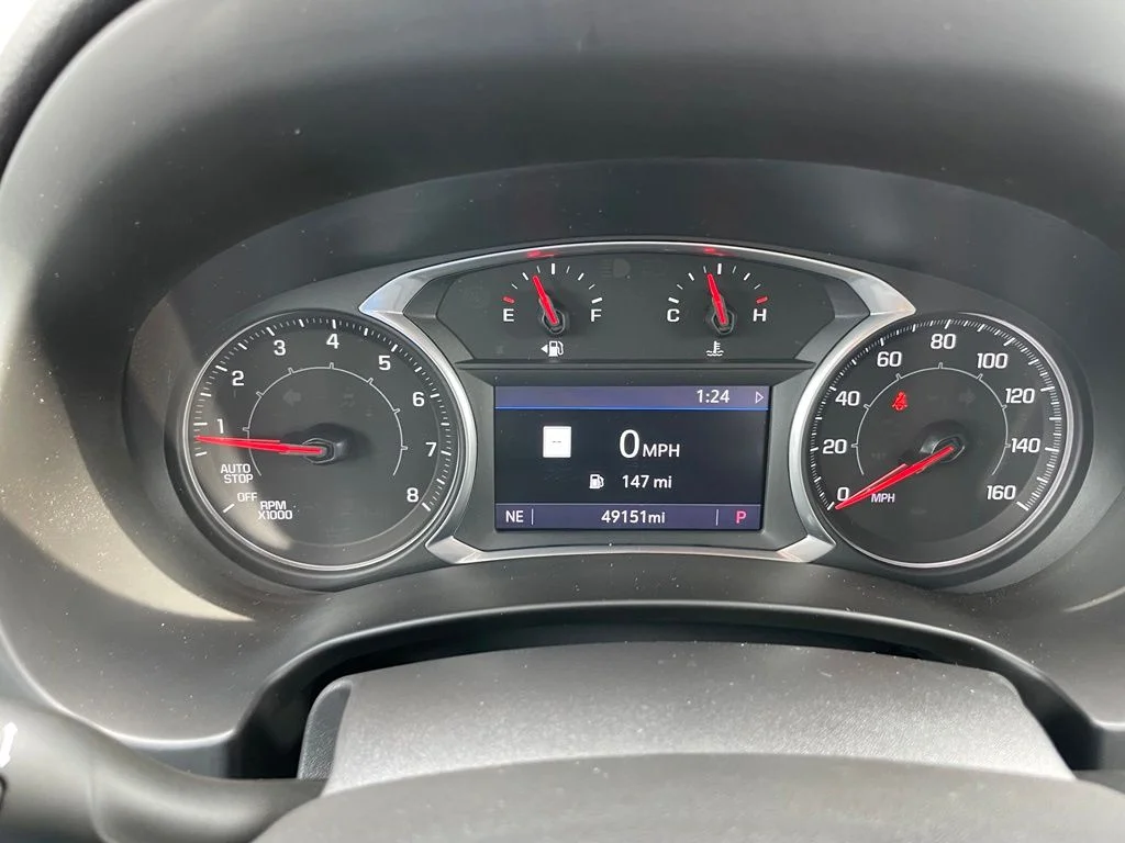 Used 2022 Cayenne Red Tintcoat GMC SLE image 9